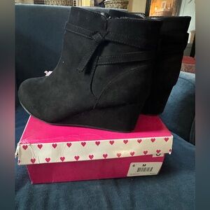 Size 6 youth booties